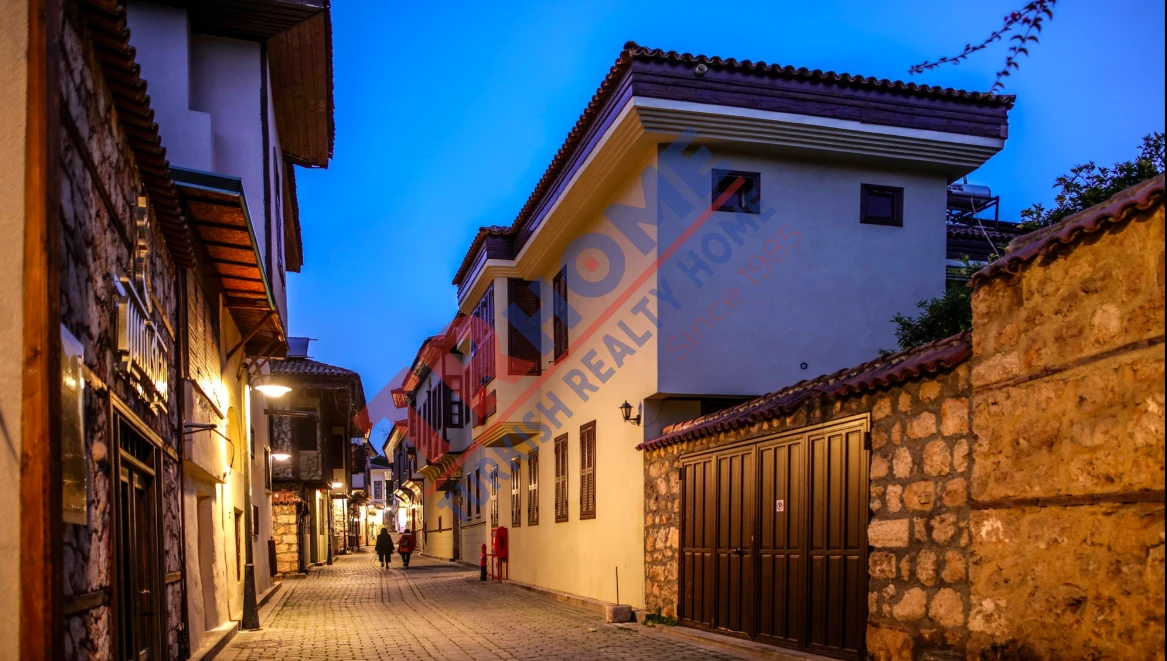Tarihi Kaleiçinde Tescilli Arsa+ 300m², Butik Otel /Konut /Yatırım Fırsatı